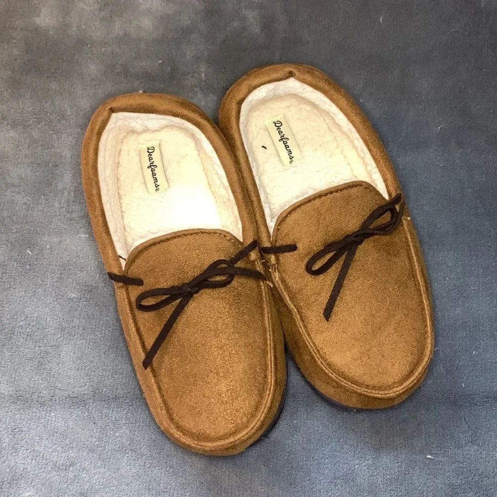 Kid dearfoam slippers - house shoes size 2/3 boys NWOT